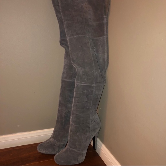 Above the knee suede boots by Report Signature-10M - Picture 2 of 9